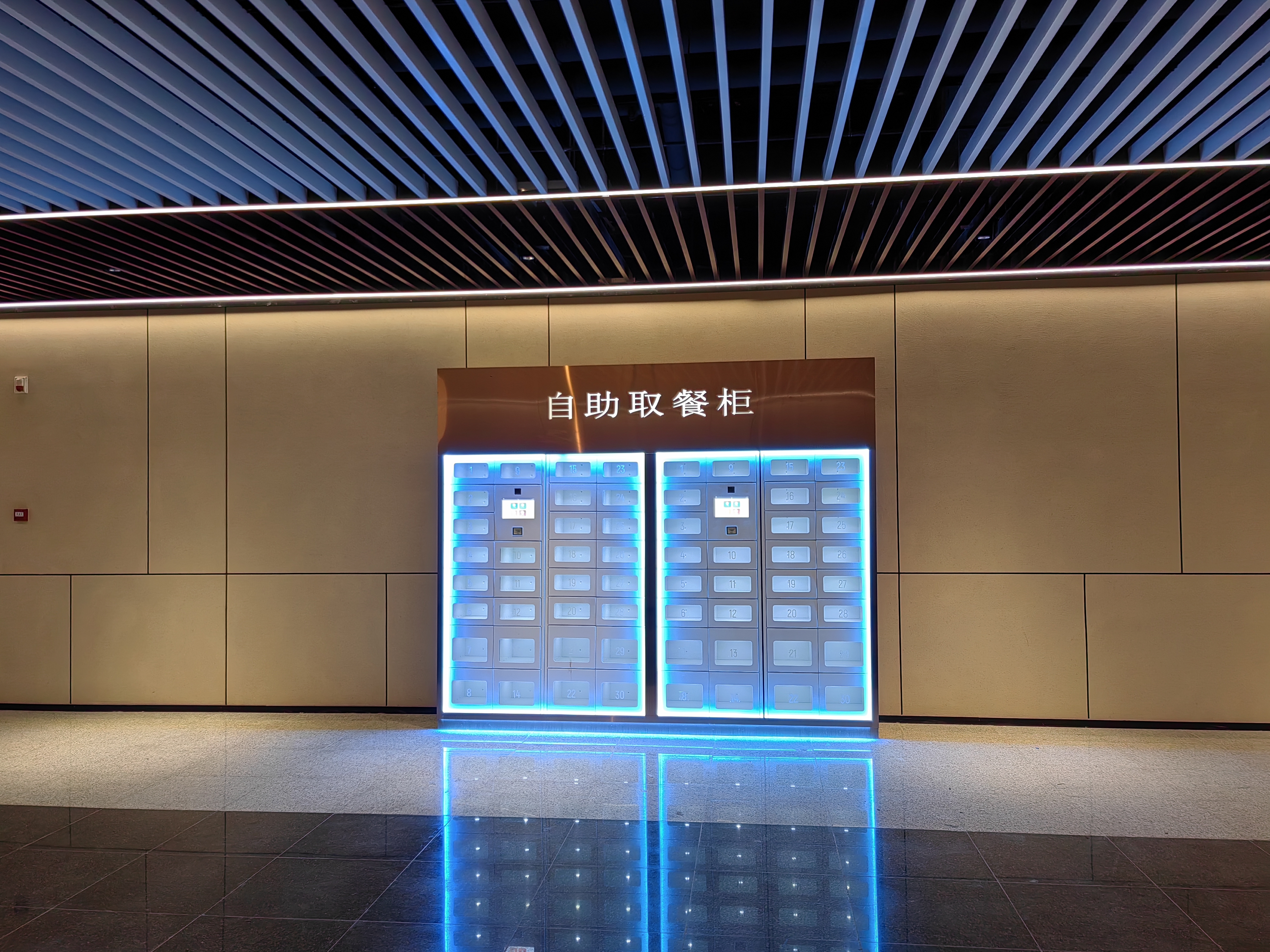 智能取餐柜应用场景图 2